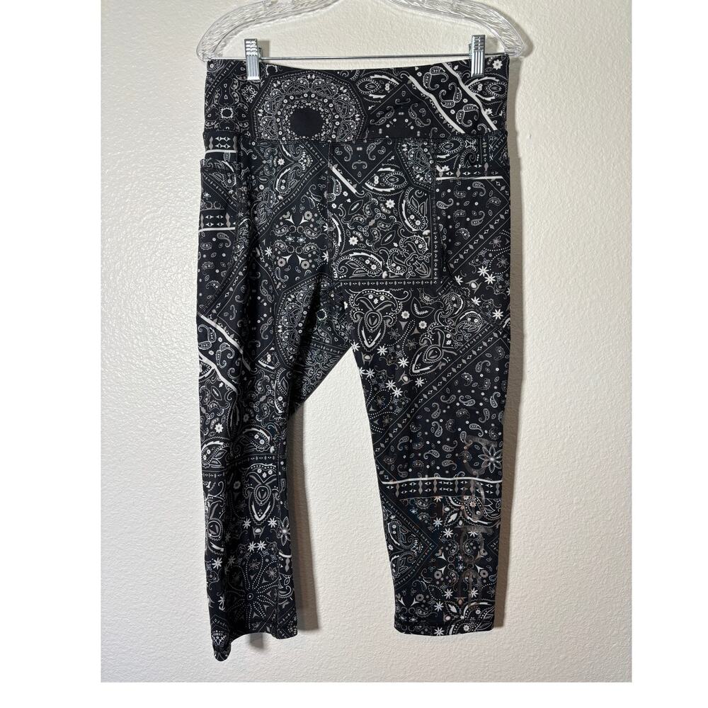 Bebe Sport Women's Size XL Paisley Cropped Leggings Black White Athleisure